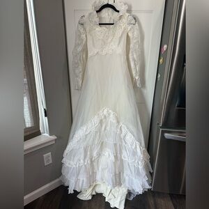 Vintage IGLWU Wedding gown size 6 lace ruffles waterfall beads train